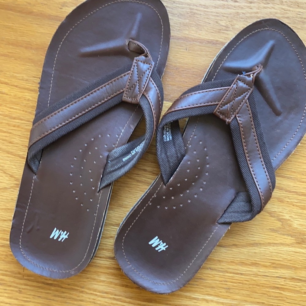 Men’s size 10 flip flops